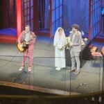 "A mirror": uno specchio per riflettere