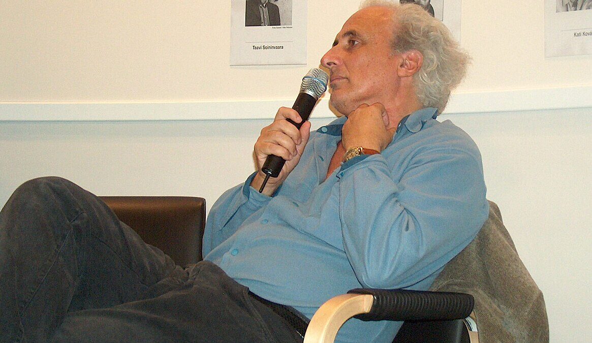 Stefano Benni: addio allo scrittore dell’Italia surreale