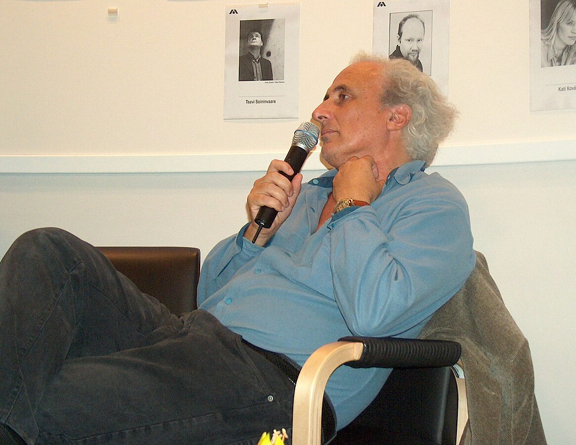 Stefano Benni: addio allo scrittore dell’Italia surreale