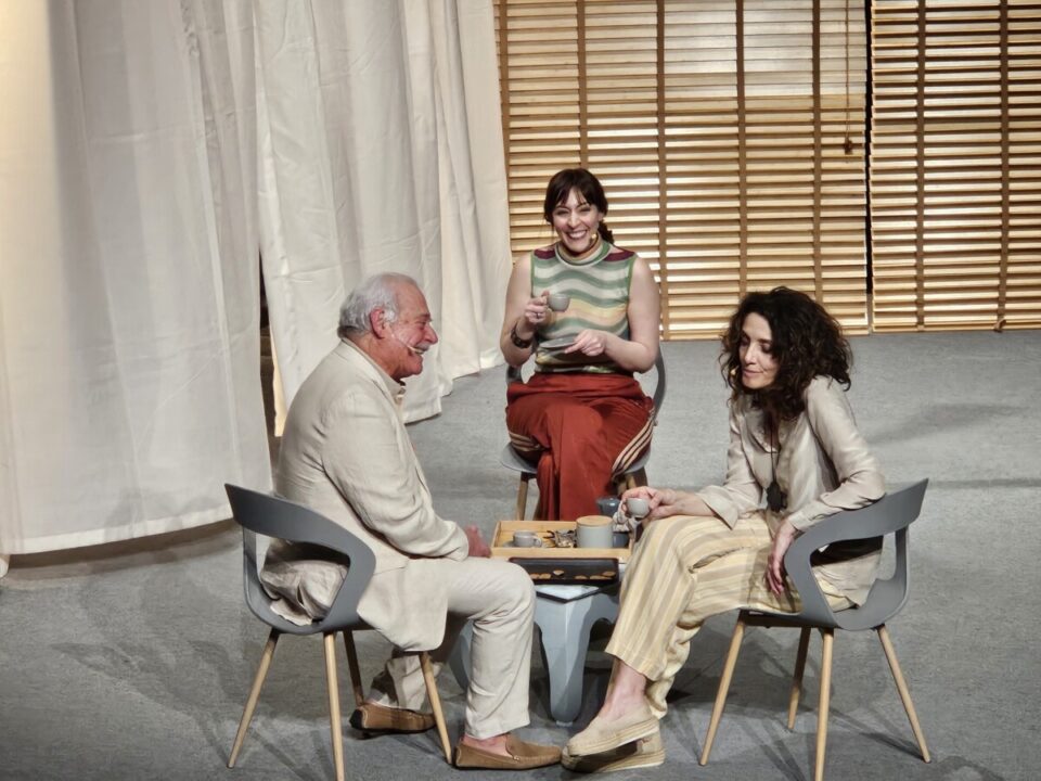 “Le volpi”: il potere quotidiano in scena con Giorgio Colangeli