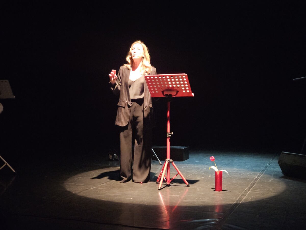 Istantanee di donna: un viaggio teatrale nella vita delle donne