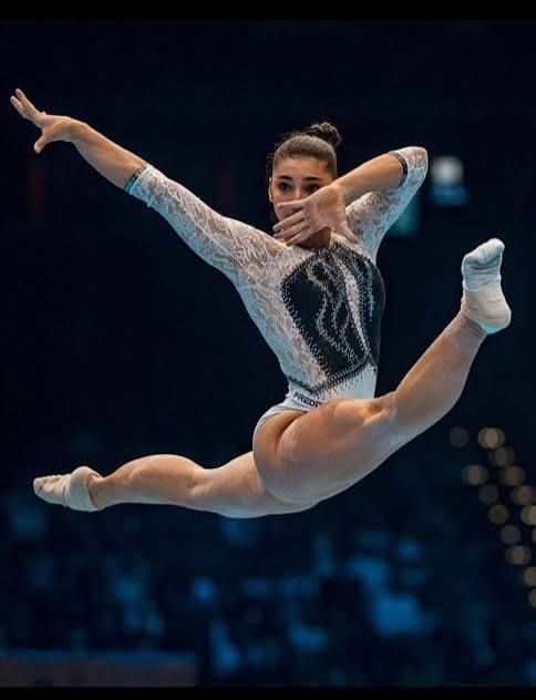 Manila Esposito e il body shaming: la ginnastica è cambiata, noi no