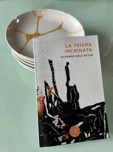 La teiera incrinata di Alfonso Dell’Accio: quando l’amore non basta a salvarci