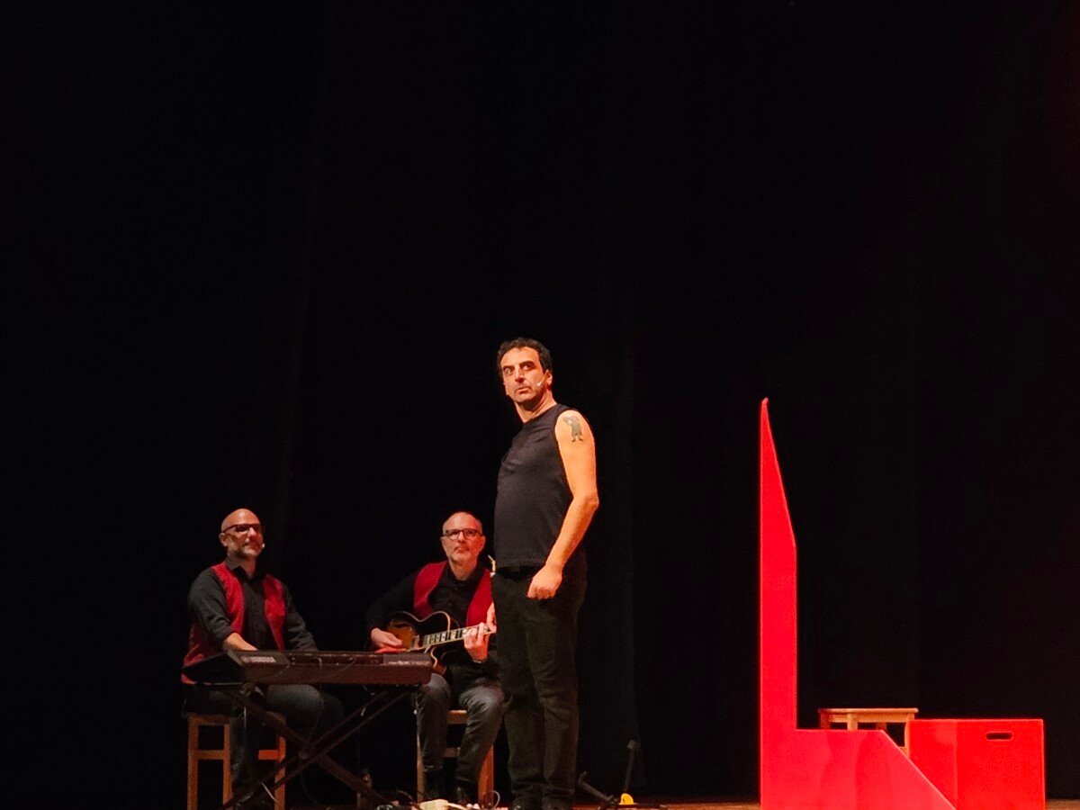 ADDUE, quando le figuracce diventano teatro