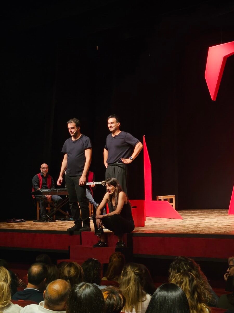 ADDUE, quando le figuracce diventano teatro
